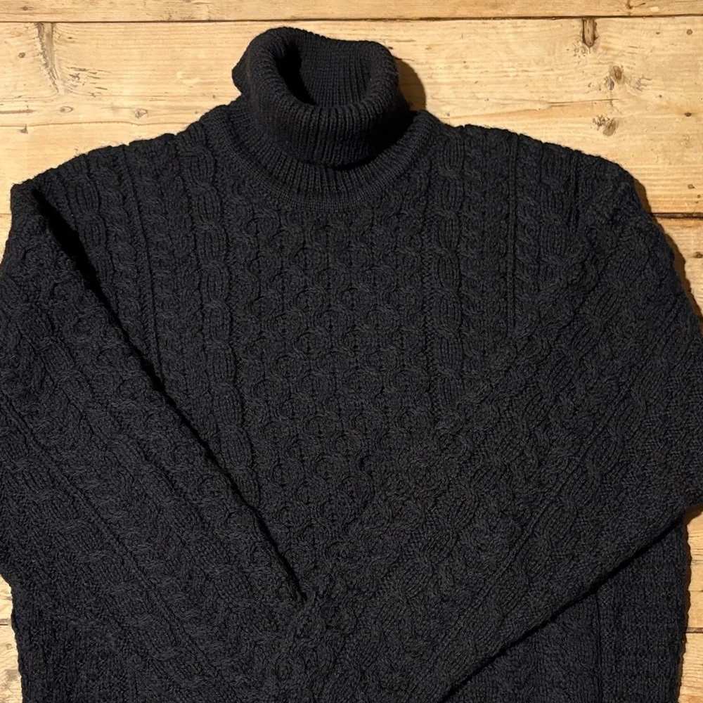 Carraig Donn Wool Black Cable Knit Turtleneck Sweater - Picture 3 of 9